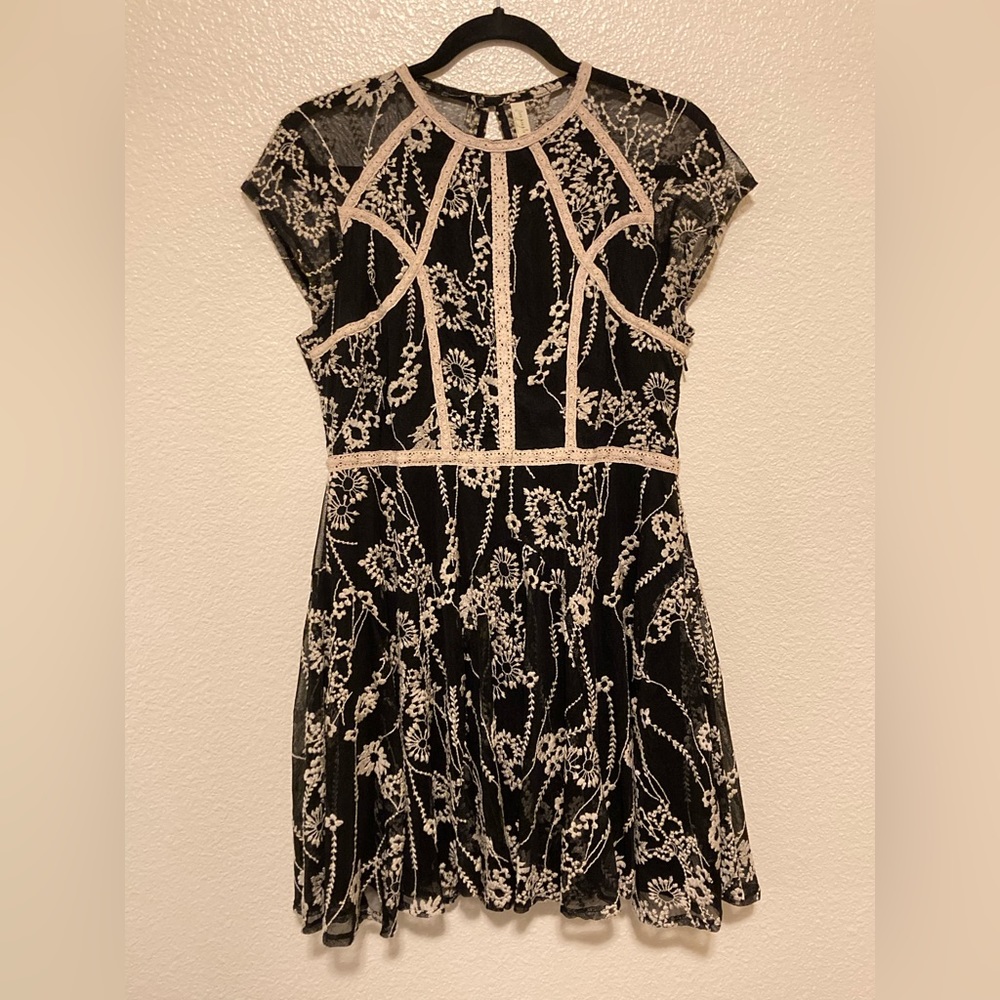 FREE PEOPLE - Classy Cocktail Dress- Lacey- Floral - Midi Dress